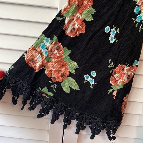 Floral Print Bell Sleeved Mini Dress - Picture 4 of 8